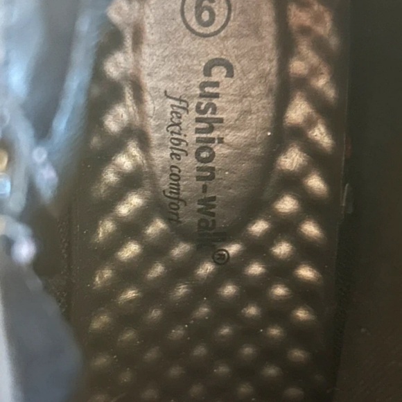 Elegant Black Leather Heeled Boots - Picture 5 of 6